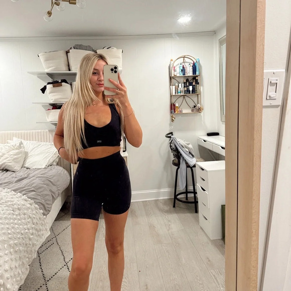 White Fox Boutique Black Shorts - Picture 2 of 8